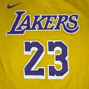 Nike Yellow Lakers LeBron James T-shirt, Youth XL
